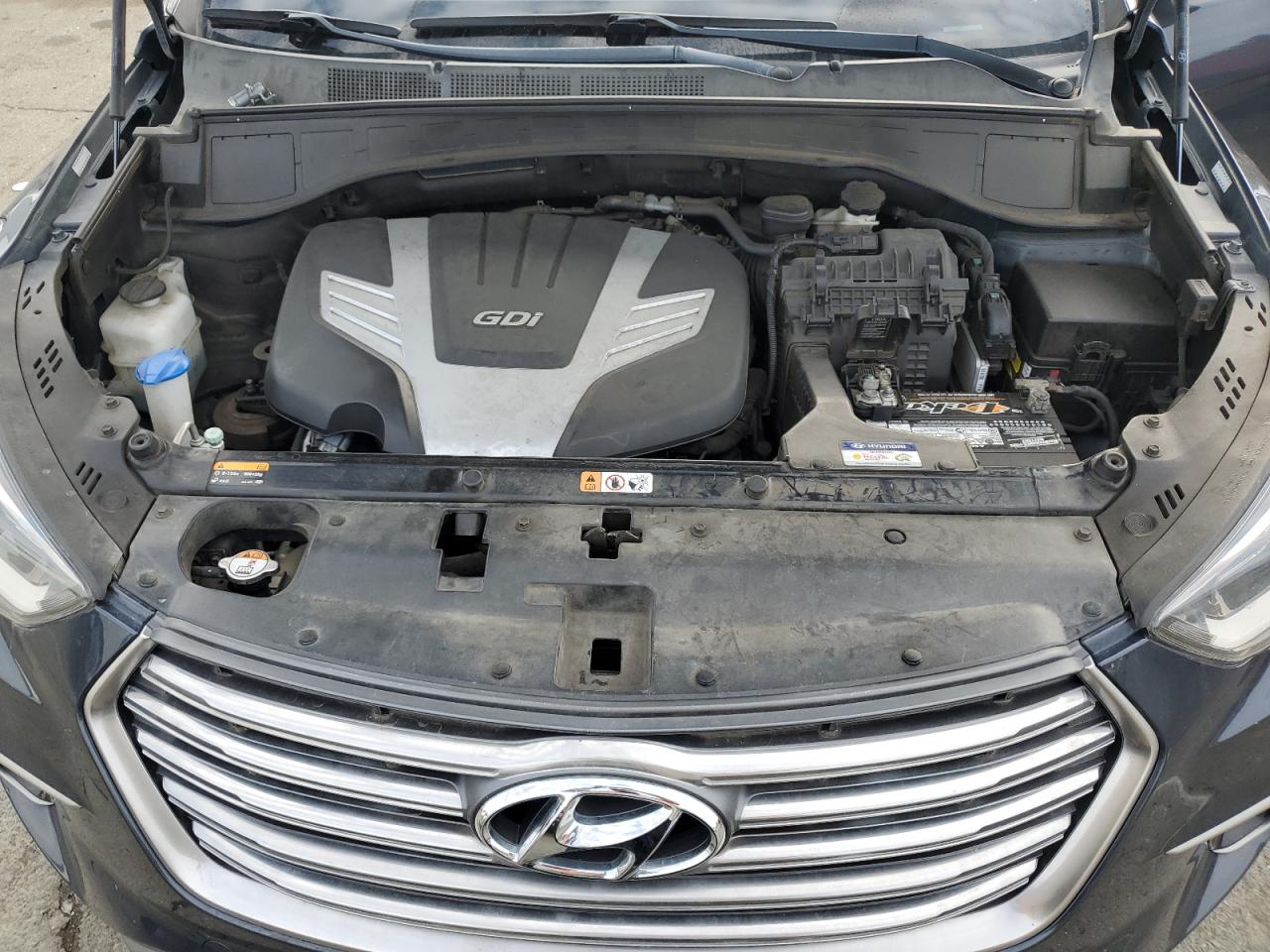 2017 Hyundai Santa Fe - Image 12
