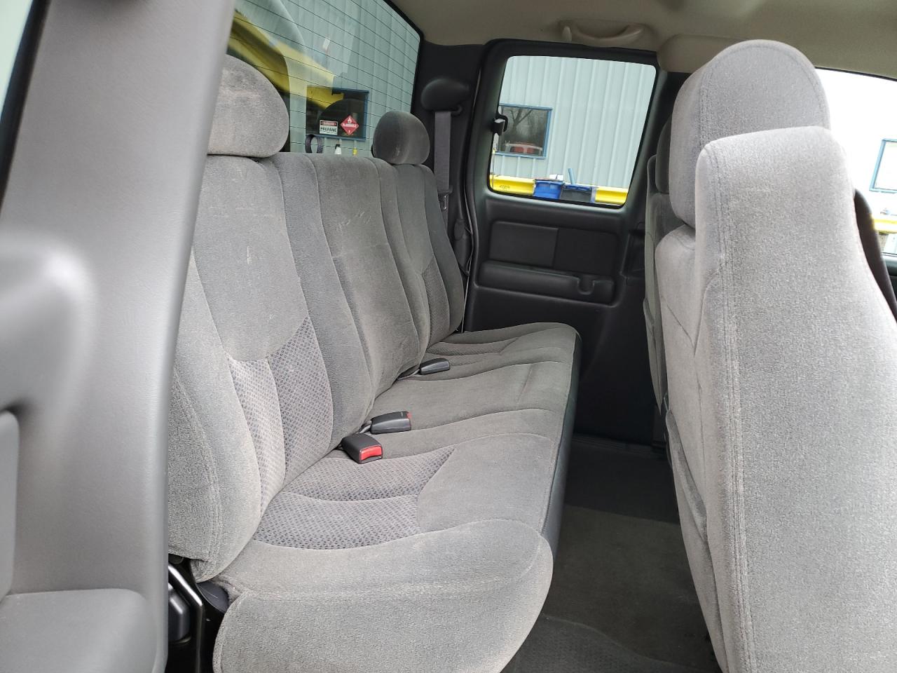 2003 Chevrolet Silverado - Image 10