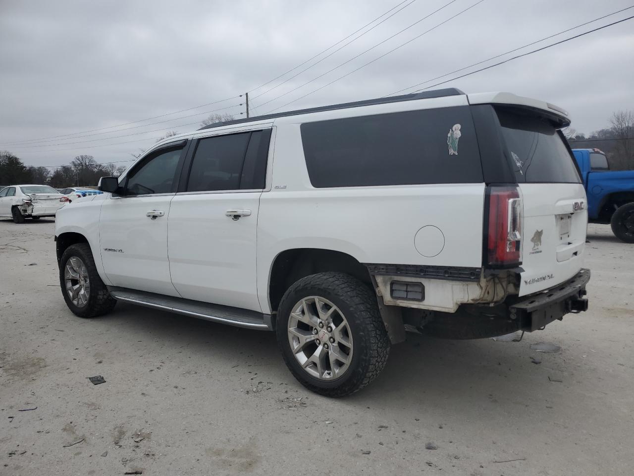 2015 GMC Yukon - Image 2