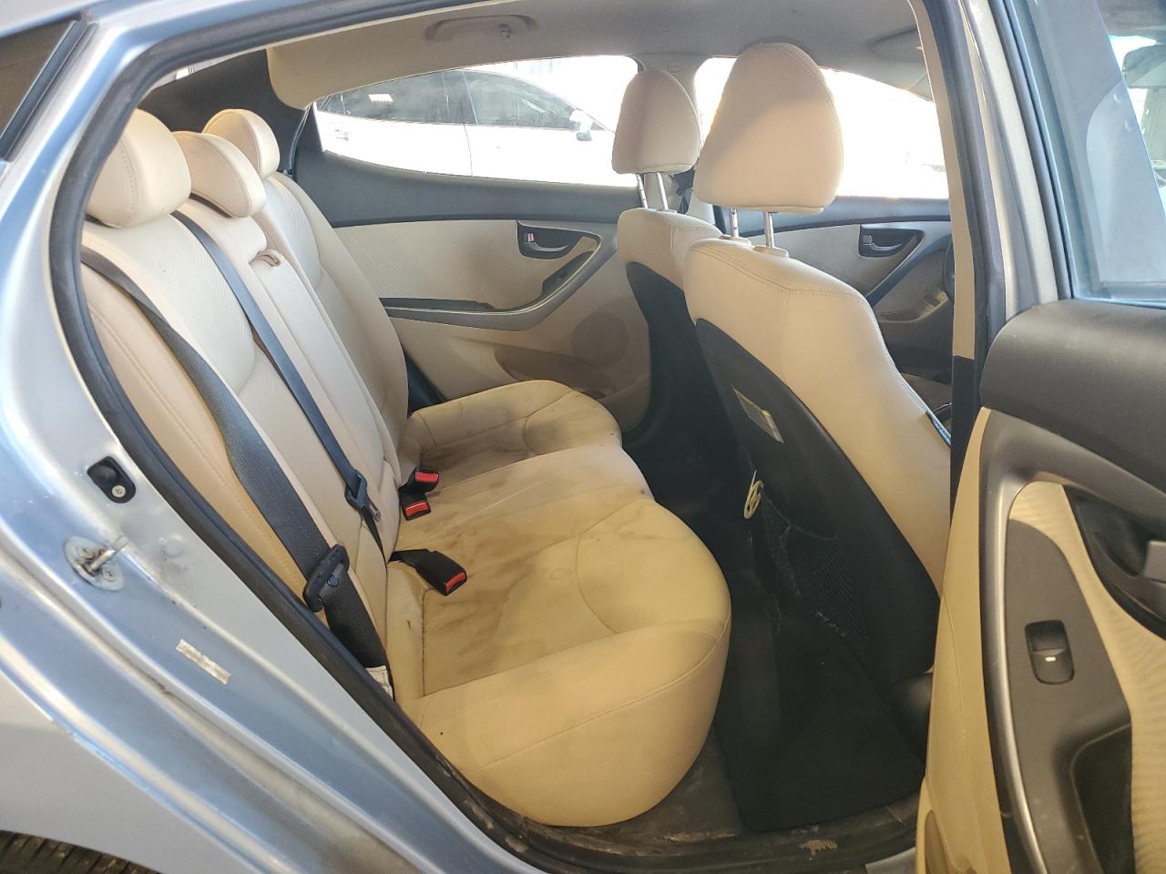 2013 Hyundai Elantra - Image 10