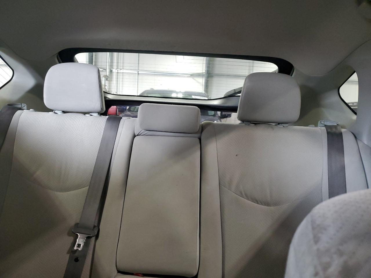 2013 Toyota Prius - Image 10