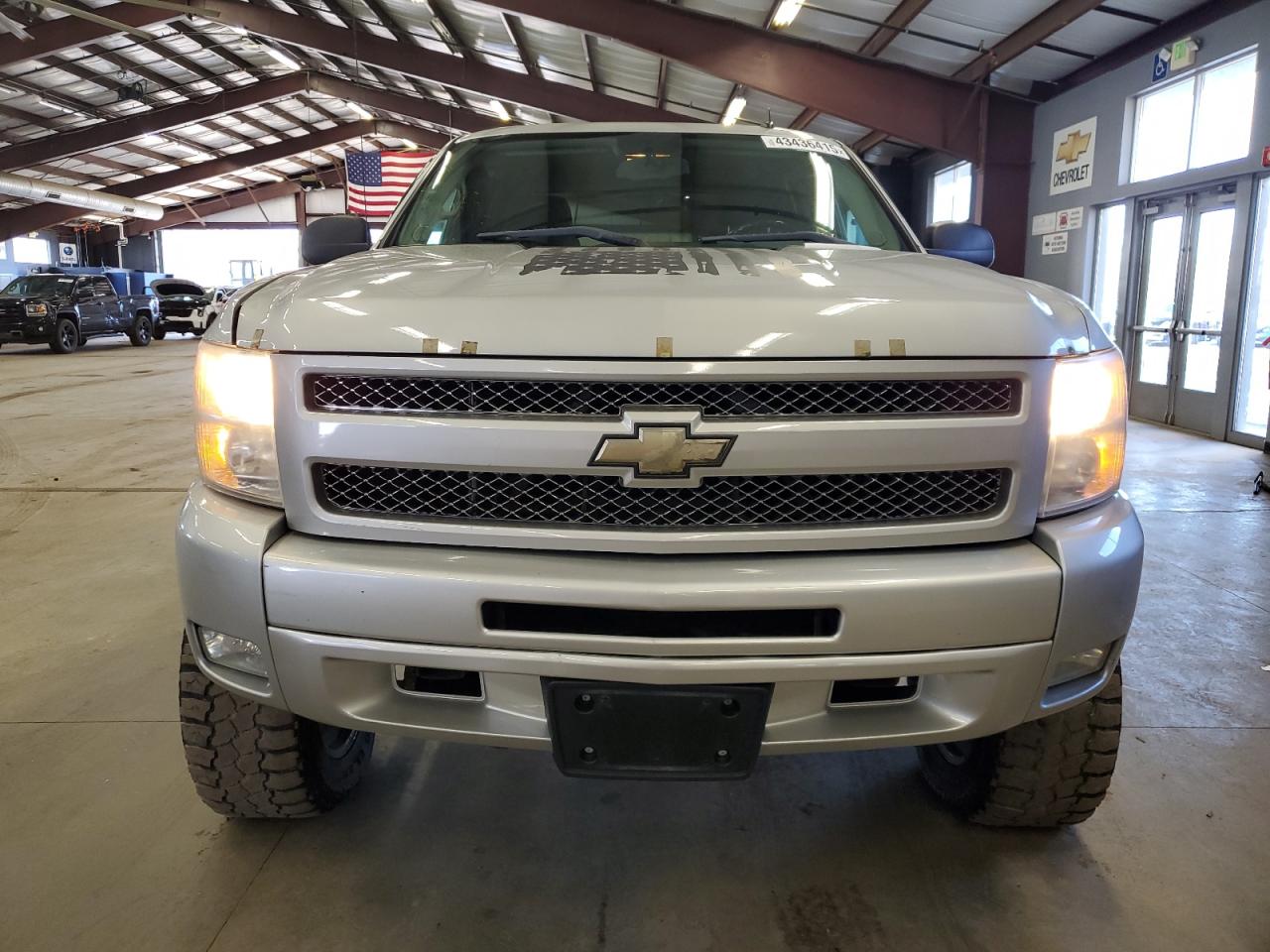 2011 Chevrolet Silverado - Image 5