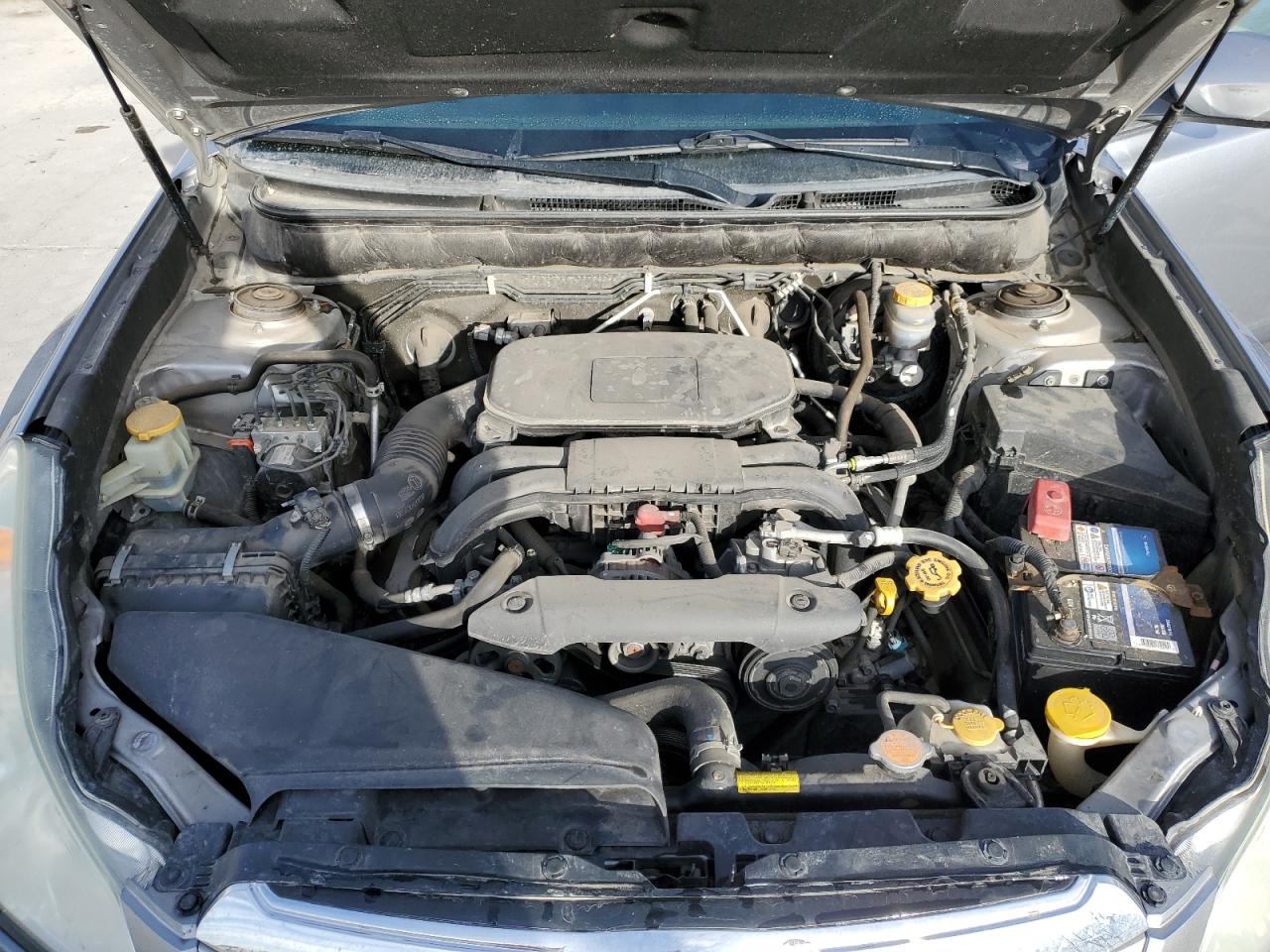 2010 Subaru Outback - Image 11