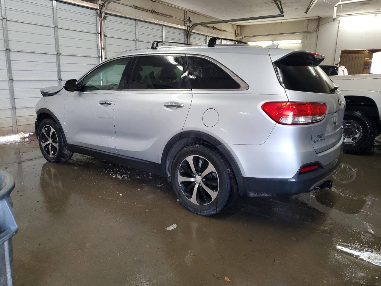2016 Kia Sorento - Image 2