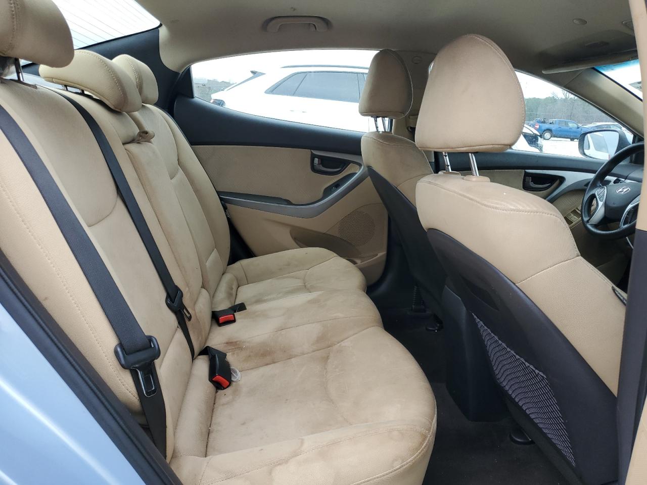2011 Hyundai Elantra - Image 10
