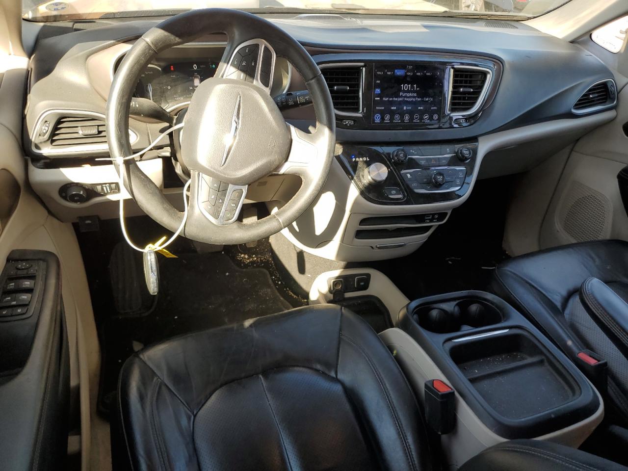 2017 Chrysler Pacifica - Image 8