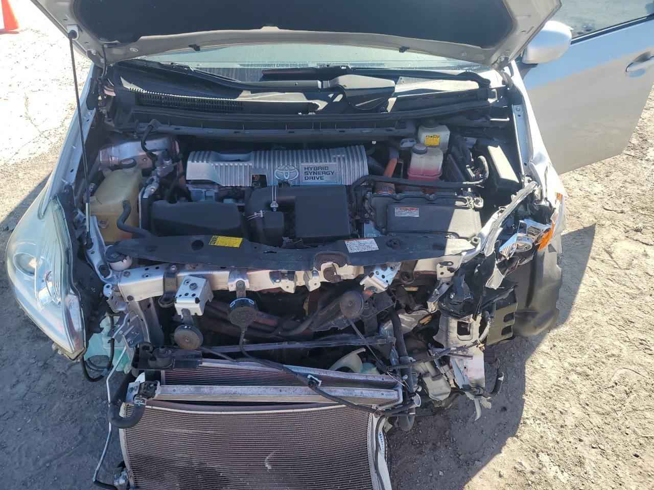 2015 Toyota Prius - Image 12