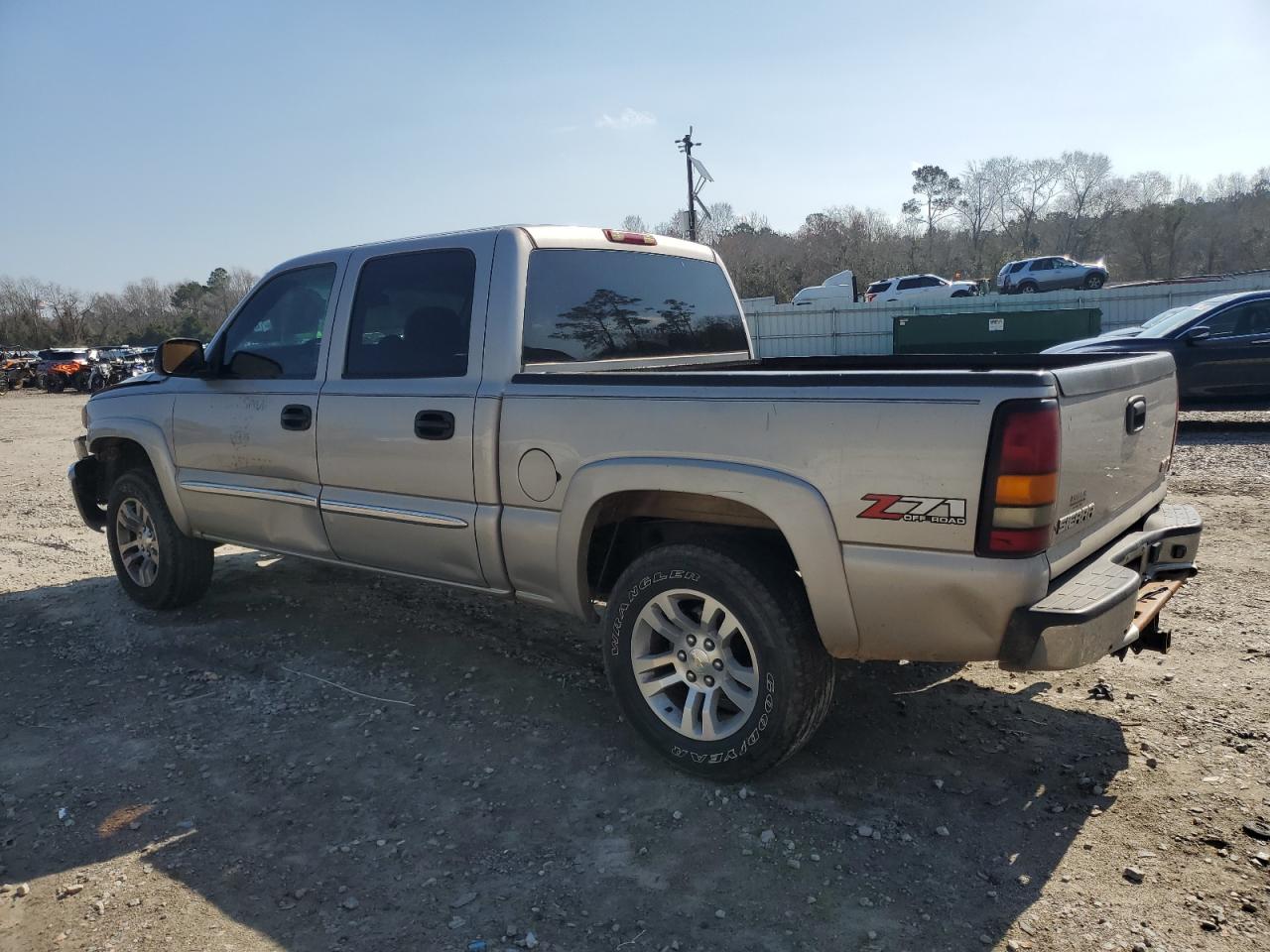 2004 GMC Sierra - Image 2