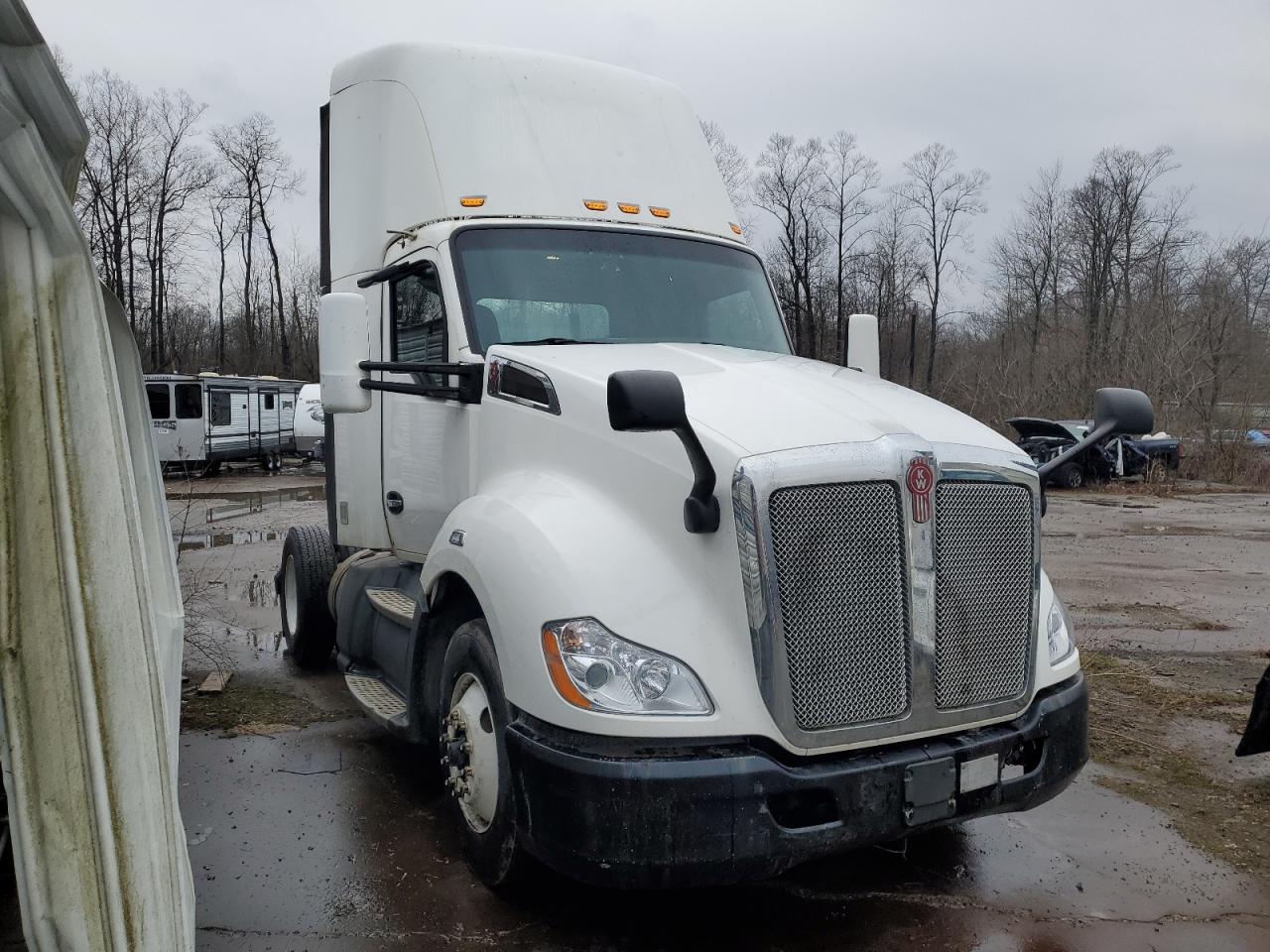 2016 Kenworth T680 Semi Truck на продаже в Ellwood City, PA - Mechanical
