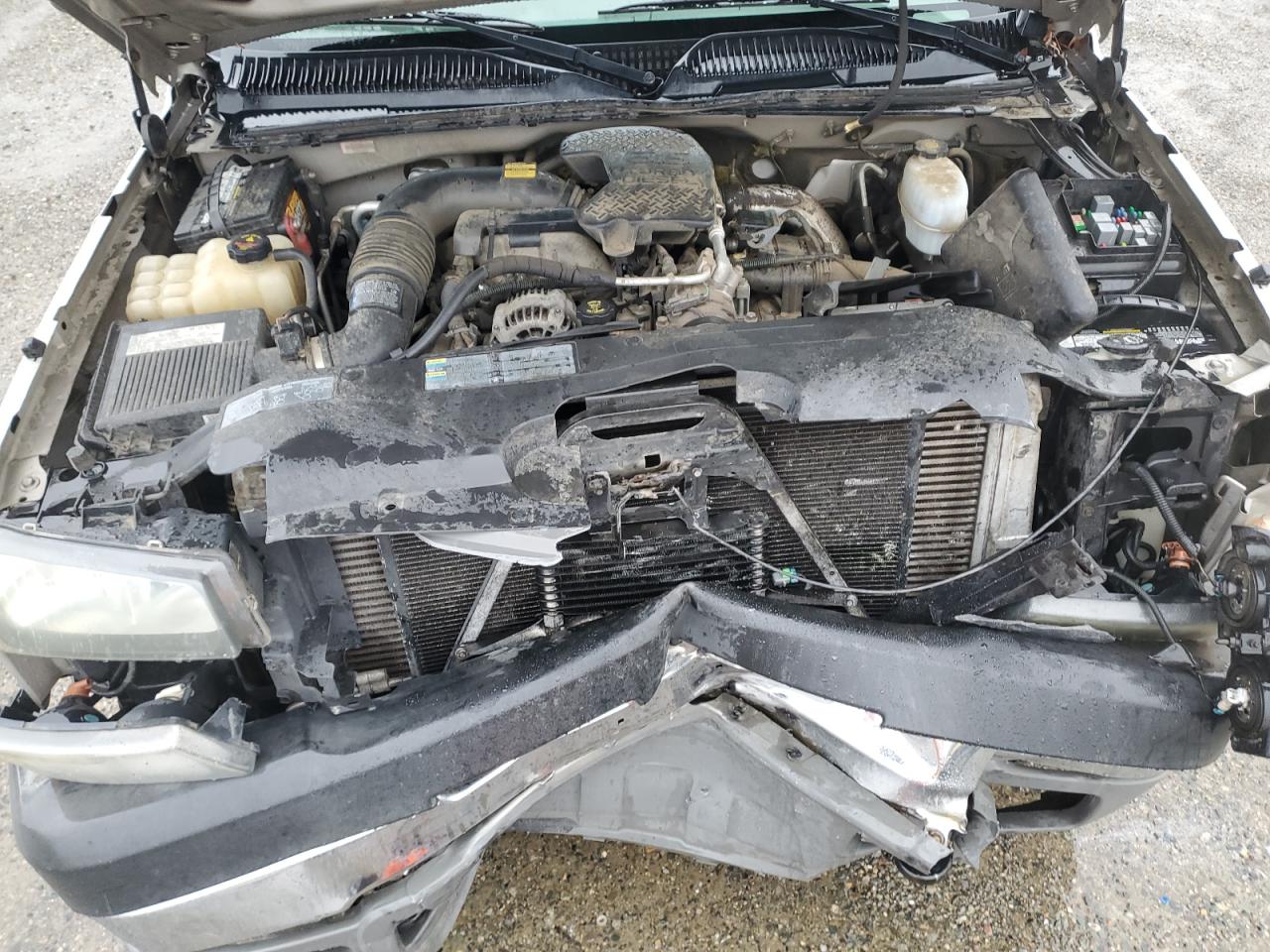 2005 Chevrolet Silverado - Image 11