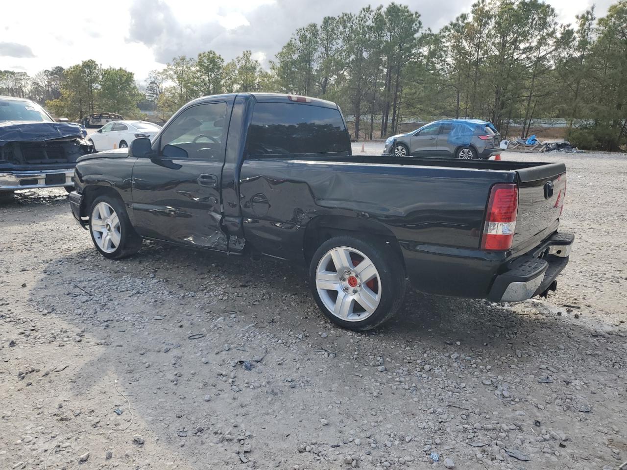 2005 Chevrolet Silverado - Image 2