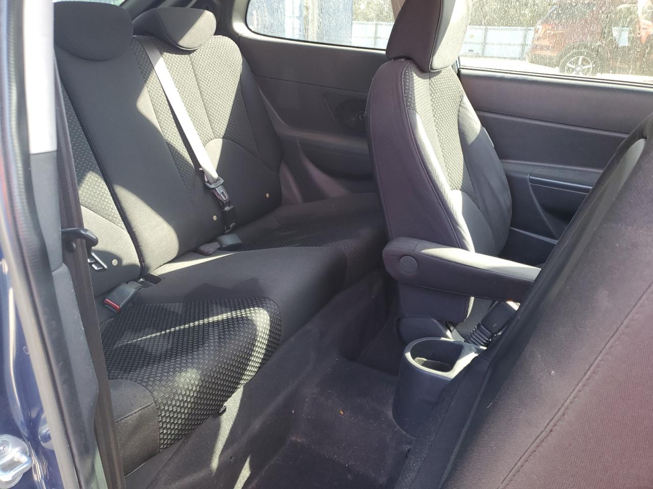 2010 Hyundai Accent - Image 10