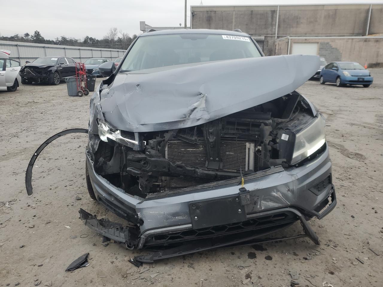 2018 Volkswagen Tiguan - Image 5