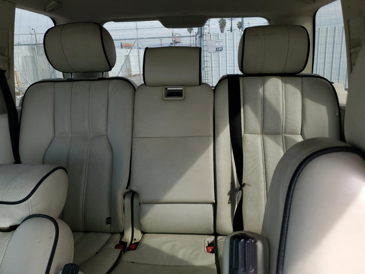 2007 Land Rover Range Rover - Image 10