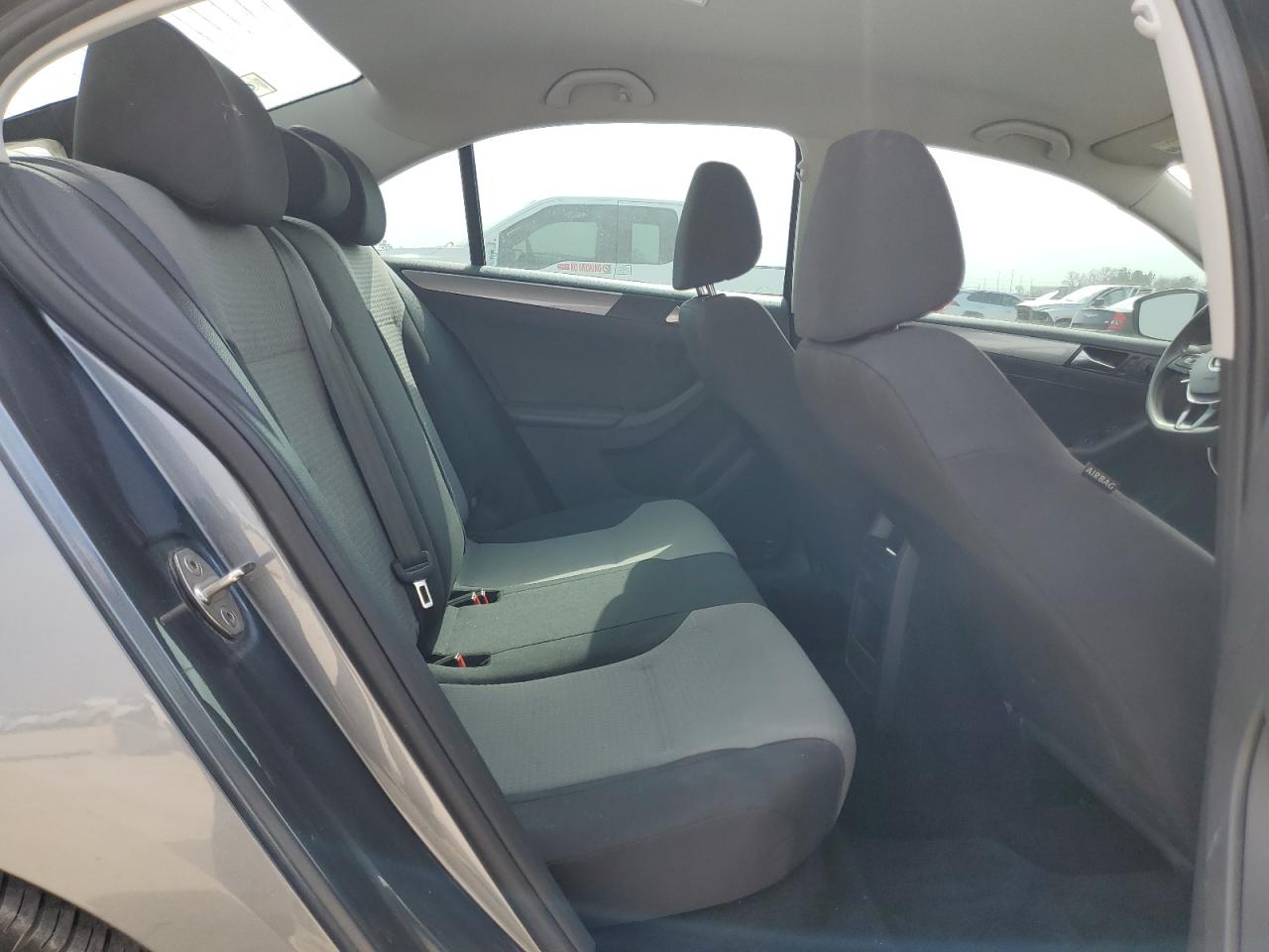 2018 Volkswagen Jetta - Image 10