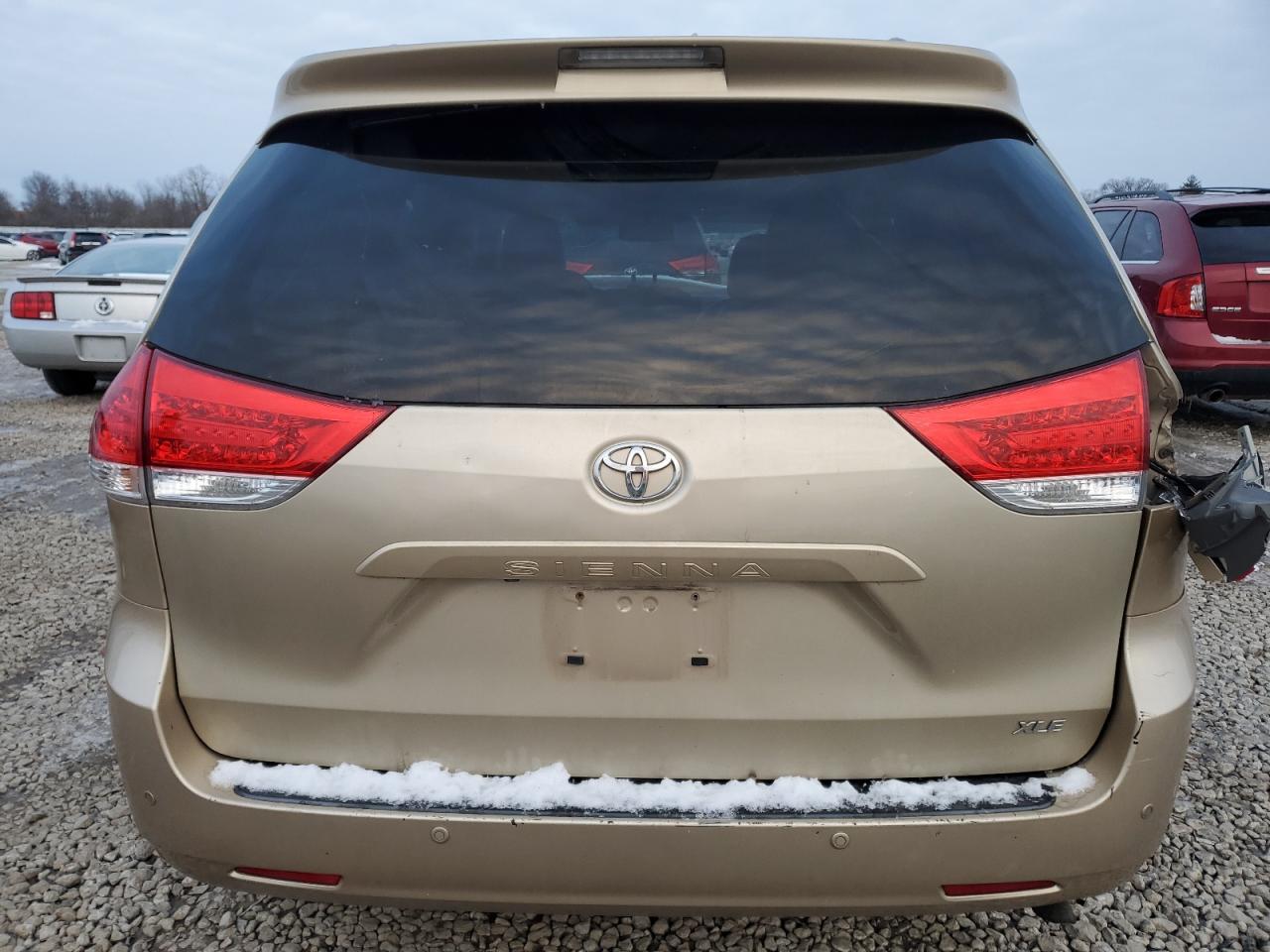 2014 Toyota Sienna - Image 6