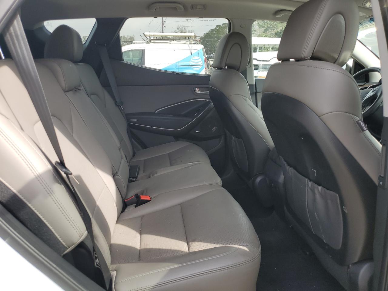 2018 Hyundai Santa Fe - Image 11