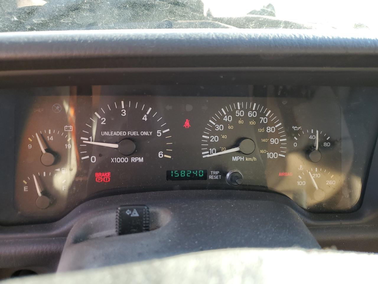 1999 Jeep Grand Cherokee - Image 9
