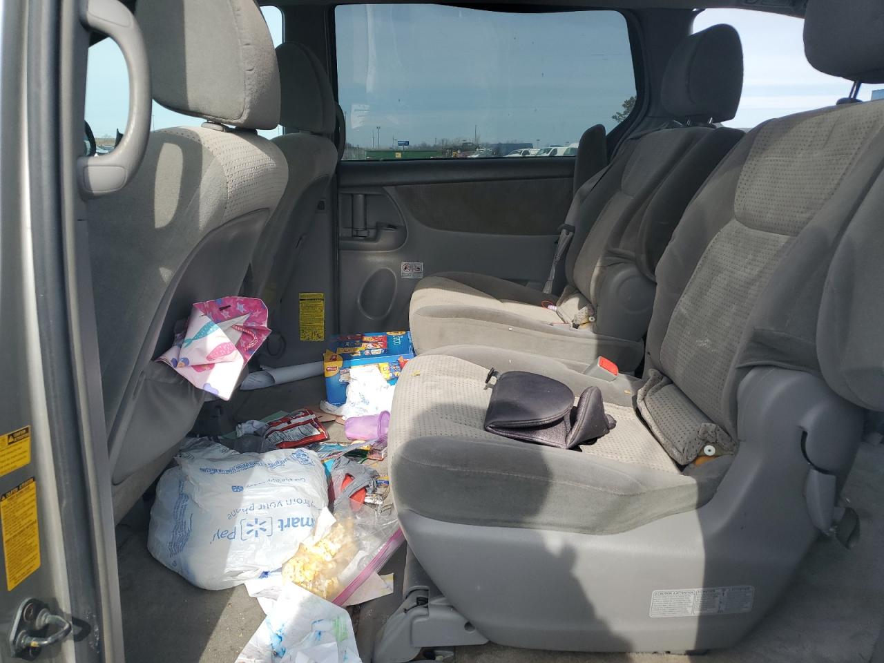 2010 Toyota Sienna - Image 11