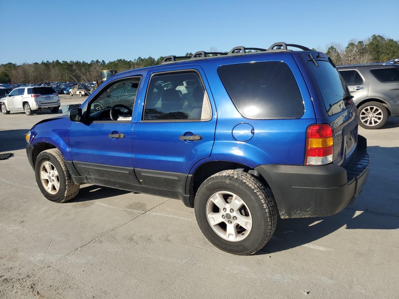 2005 Ford Escape - Image 2