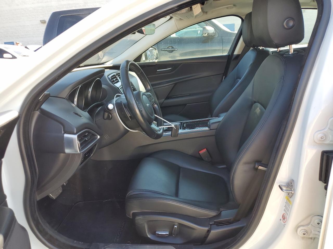 2019 Jaguar XE - Image 7