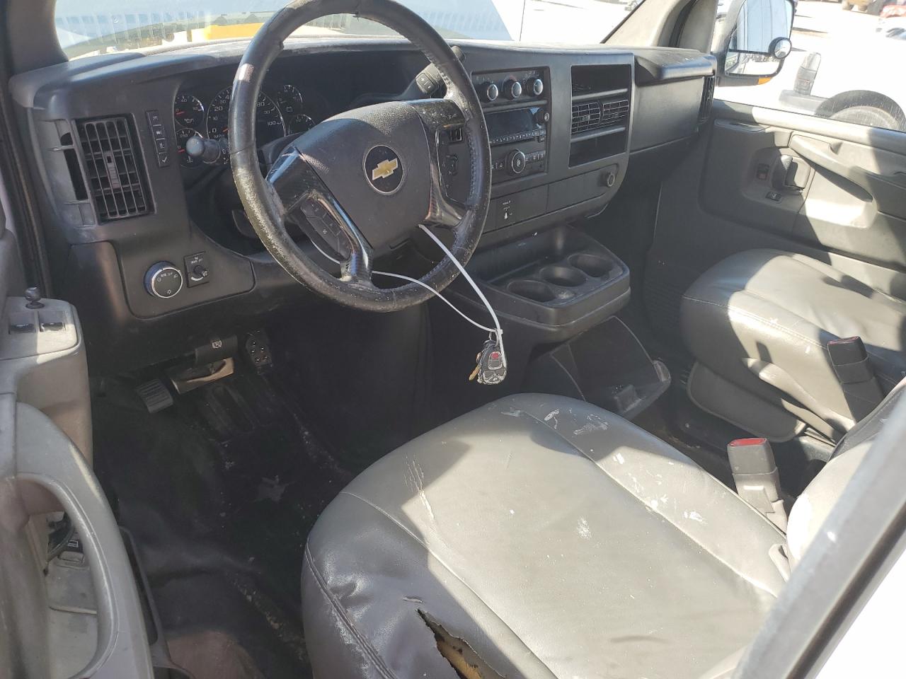 2010 Chevrolet Express - Image 8