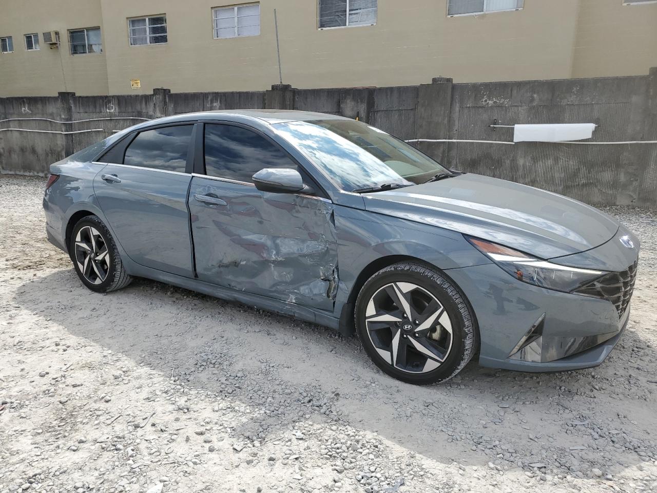 2022 Hyundai Elantra - Image 4