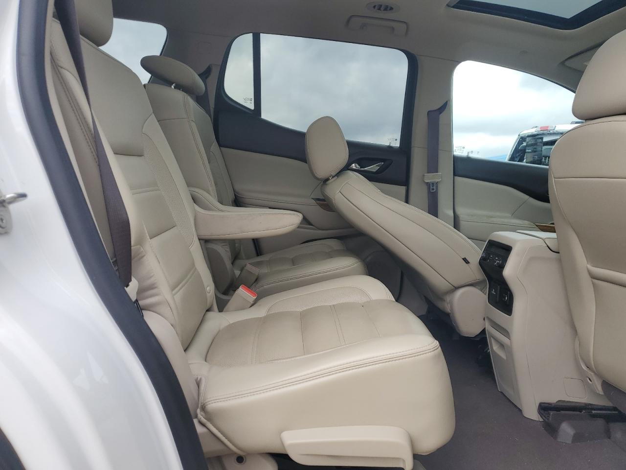 2017 GMC Acadia - Image 11