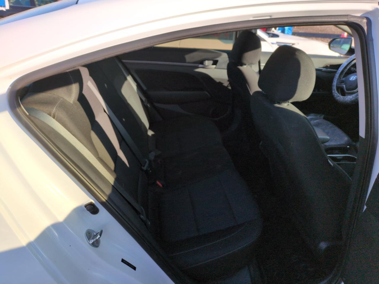 2018 Hyundai Elantra - Image 10