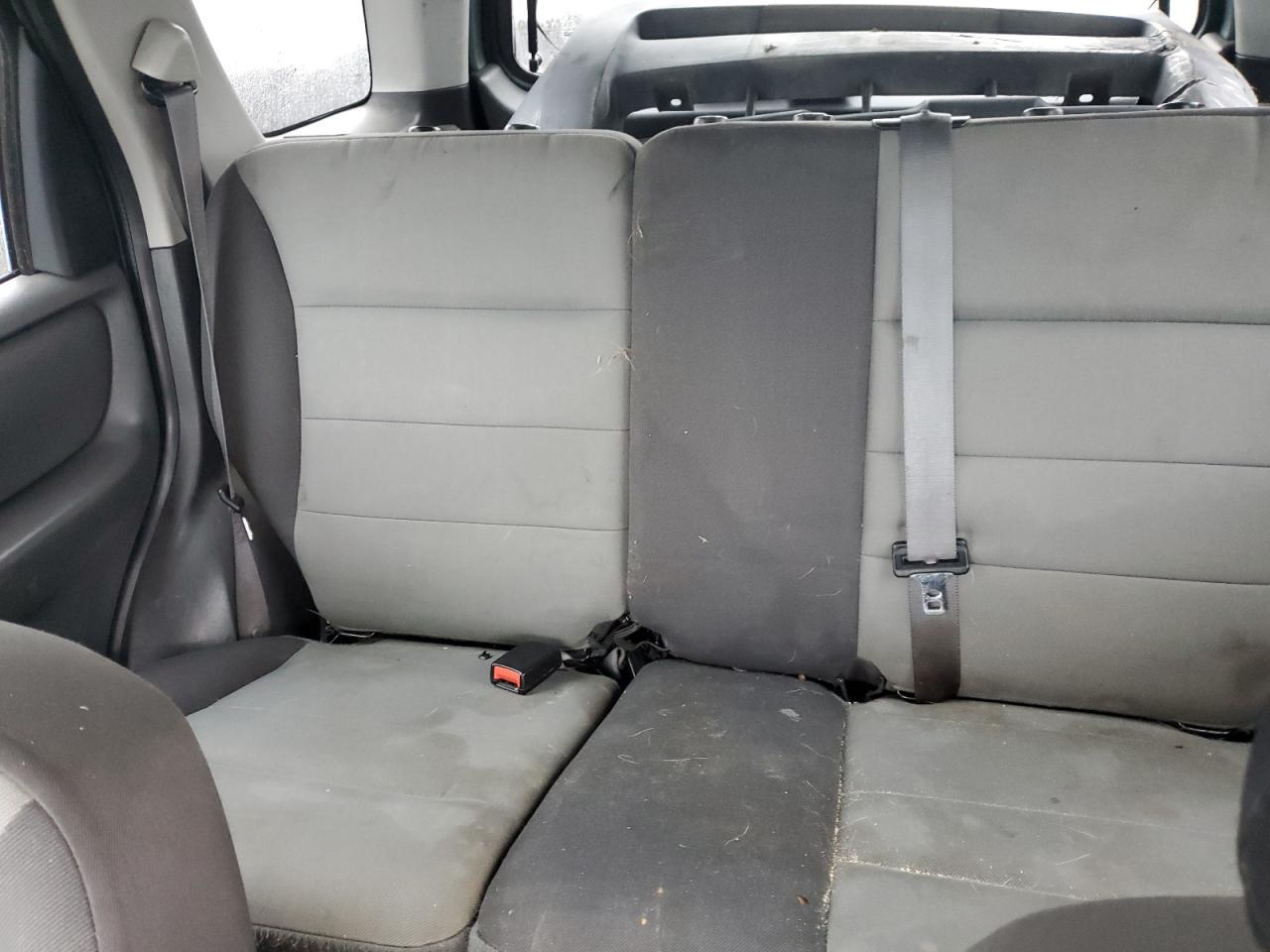 2005 Ford Escape - Image 10