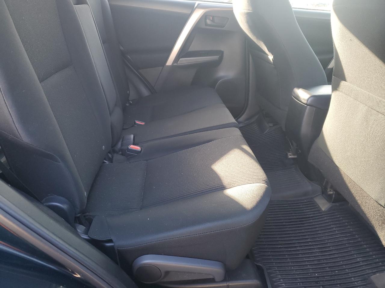 2018 Toyota RAV 4 - Image 11