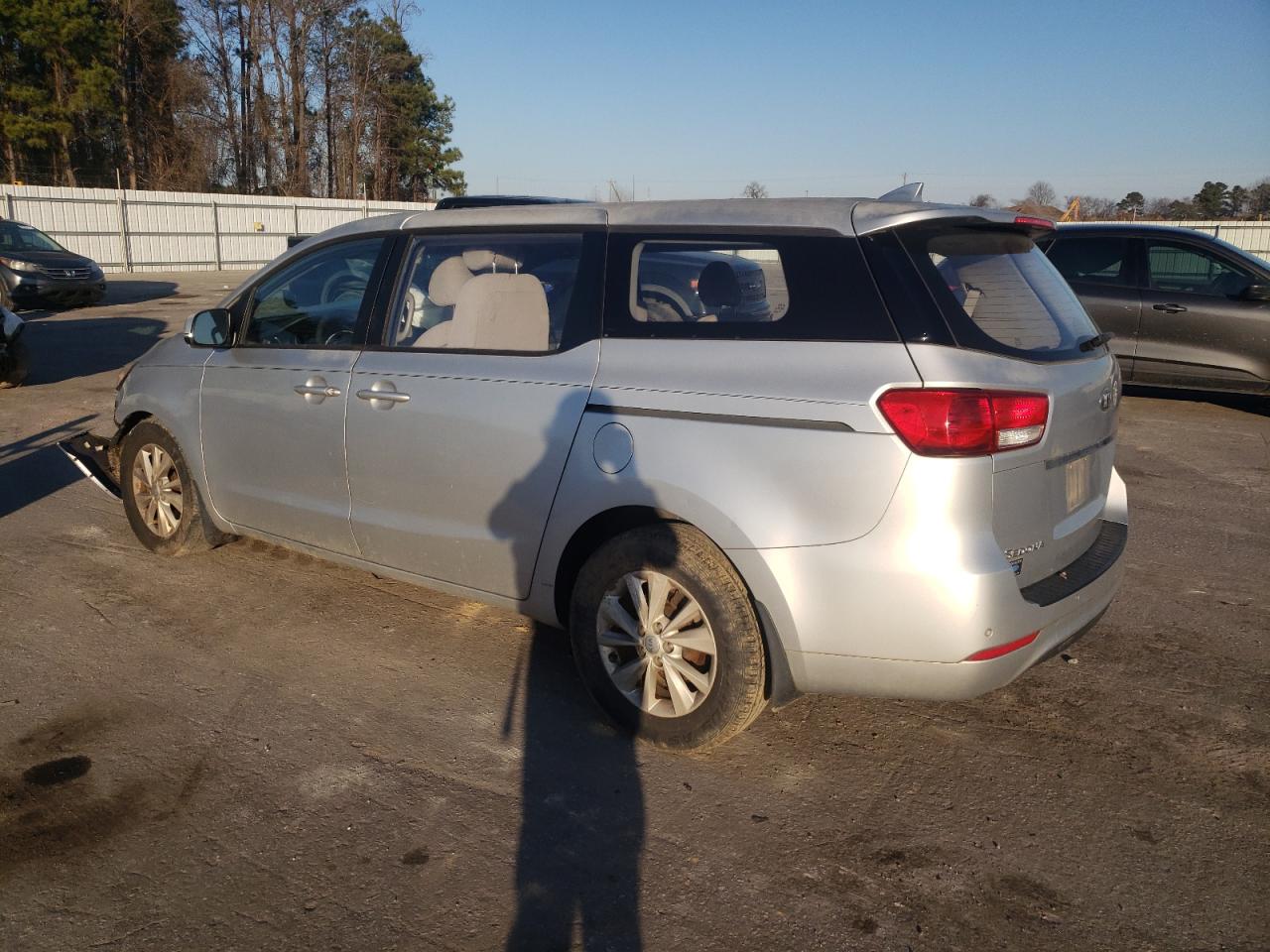 2015 Kia Sedona - Image 2