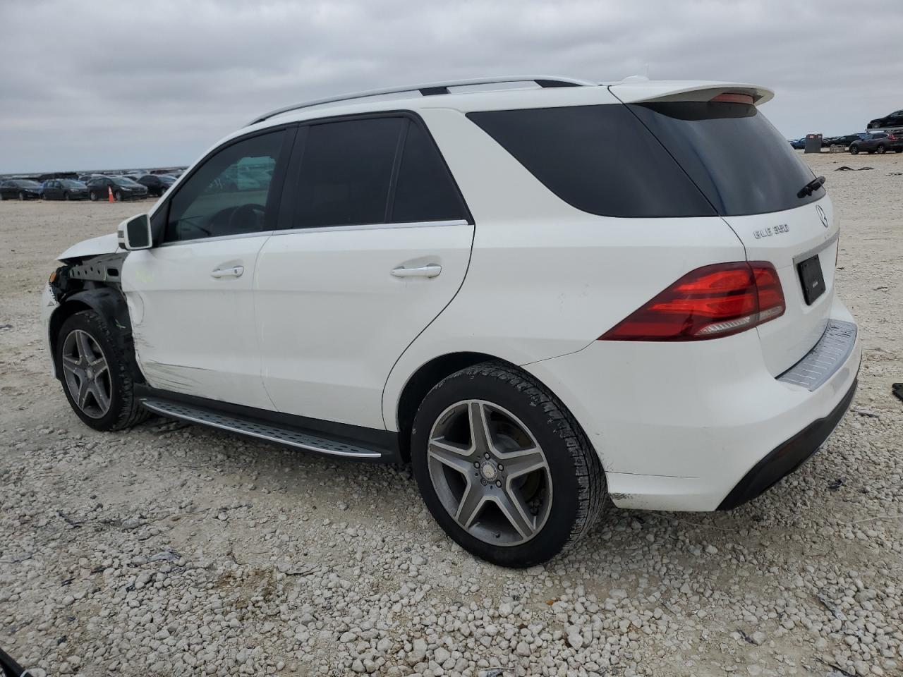 2016 Mercedes-Benz GLE - Image 2