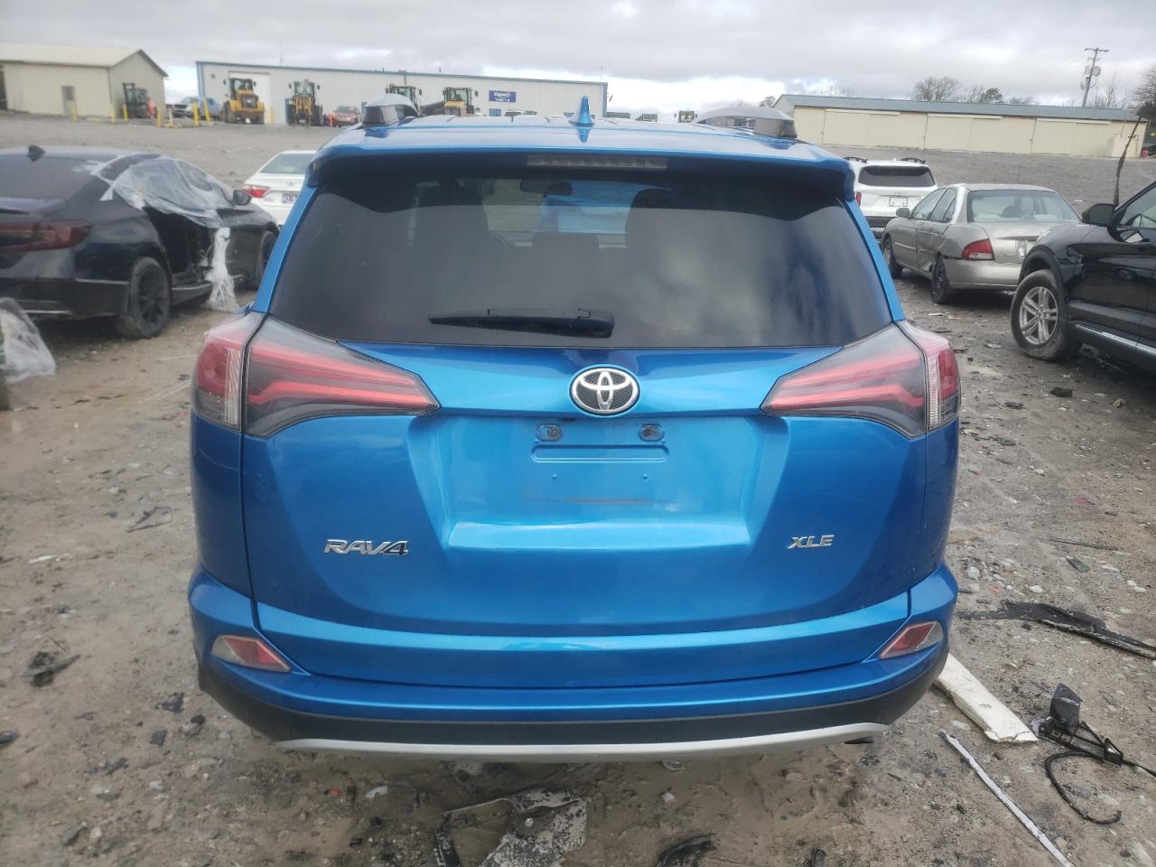 2017 Toyota RAV 4 - Image 6