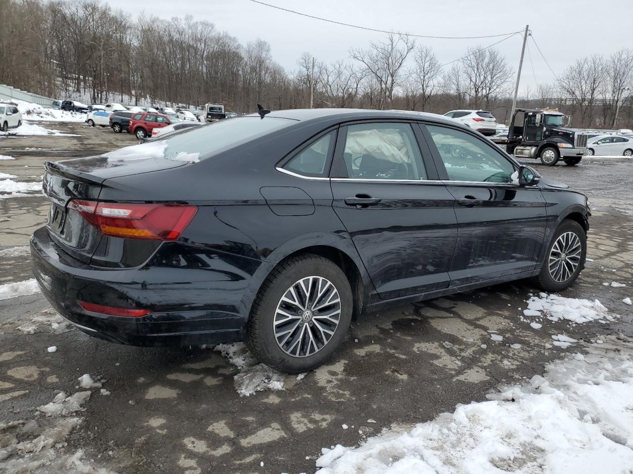 2019 Volkswagen Jetta - Image 3