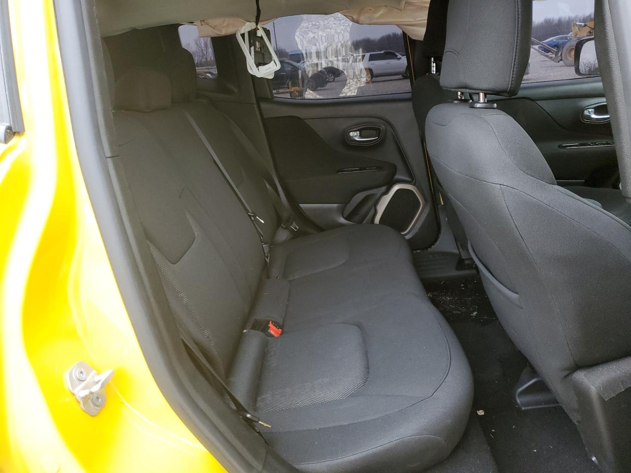 2015 Jeep Renegade - Image 11