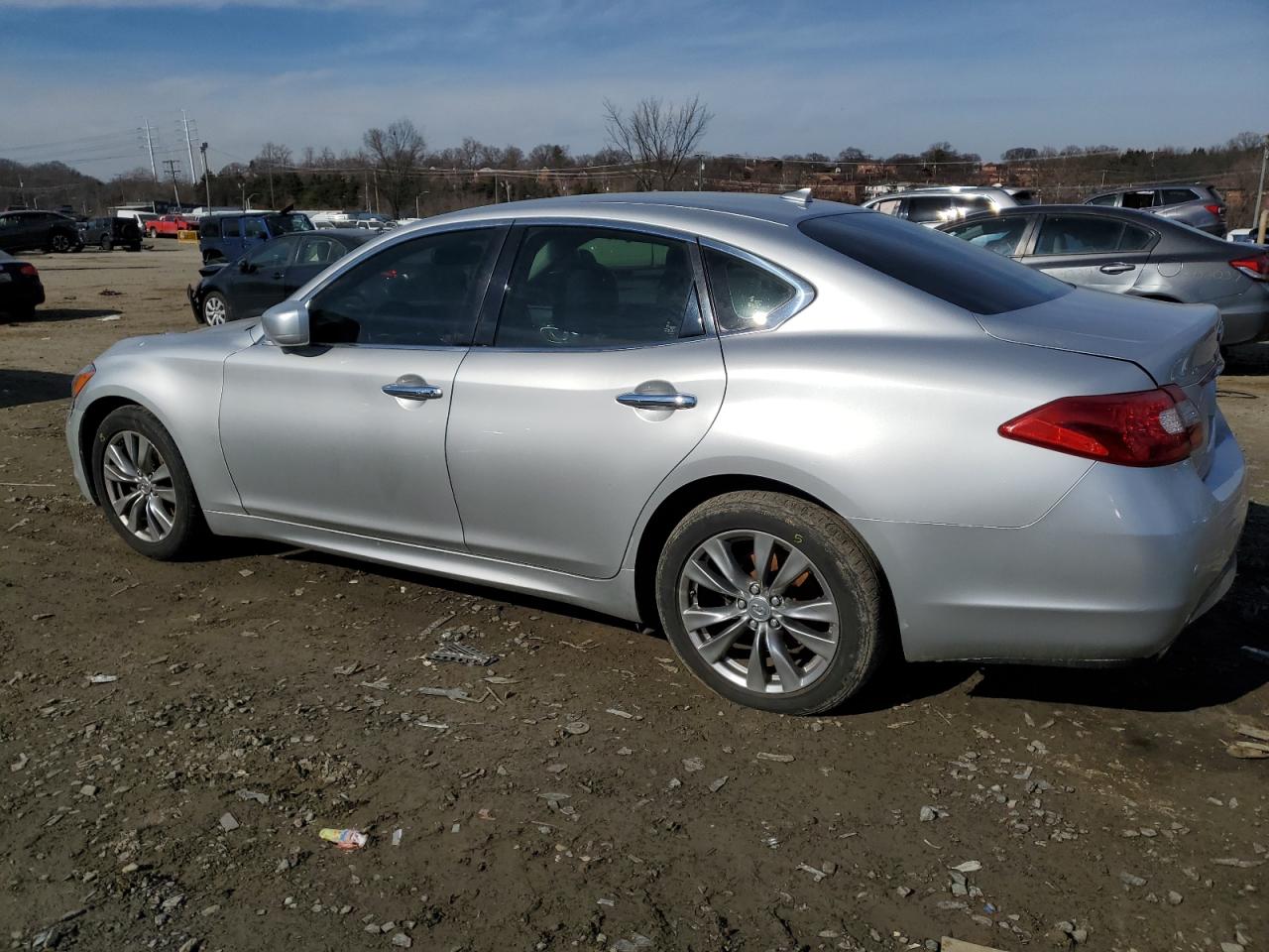 2013 Infiniti M - Image 2