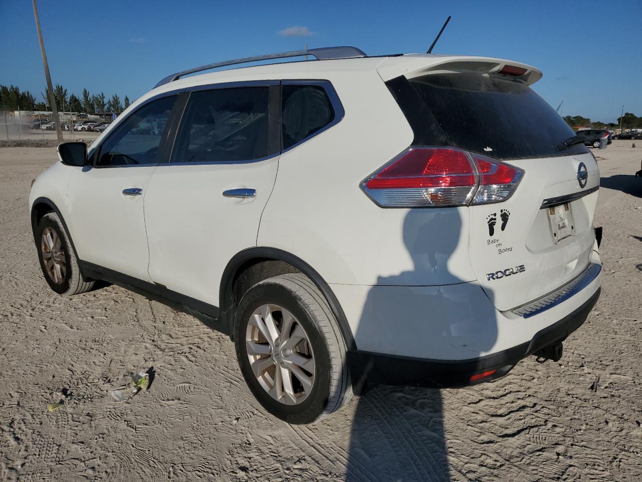 2016 Nissan Rogue - Image 2