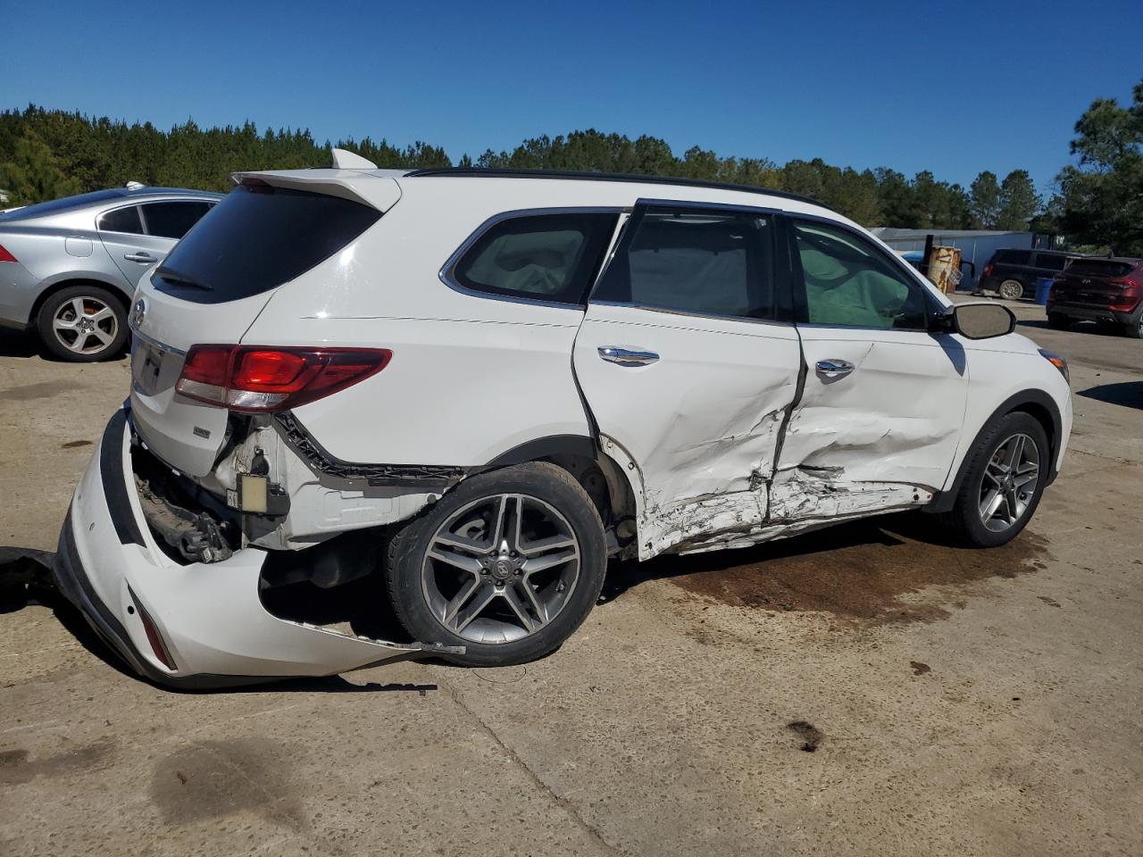 2017 Hyundai Santa Fe - Image 3