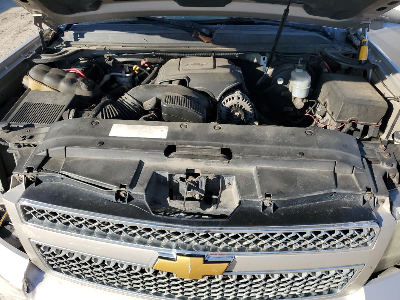 2008 Chevrolet Suburban - Image 14