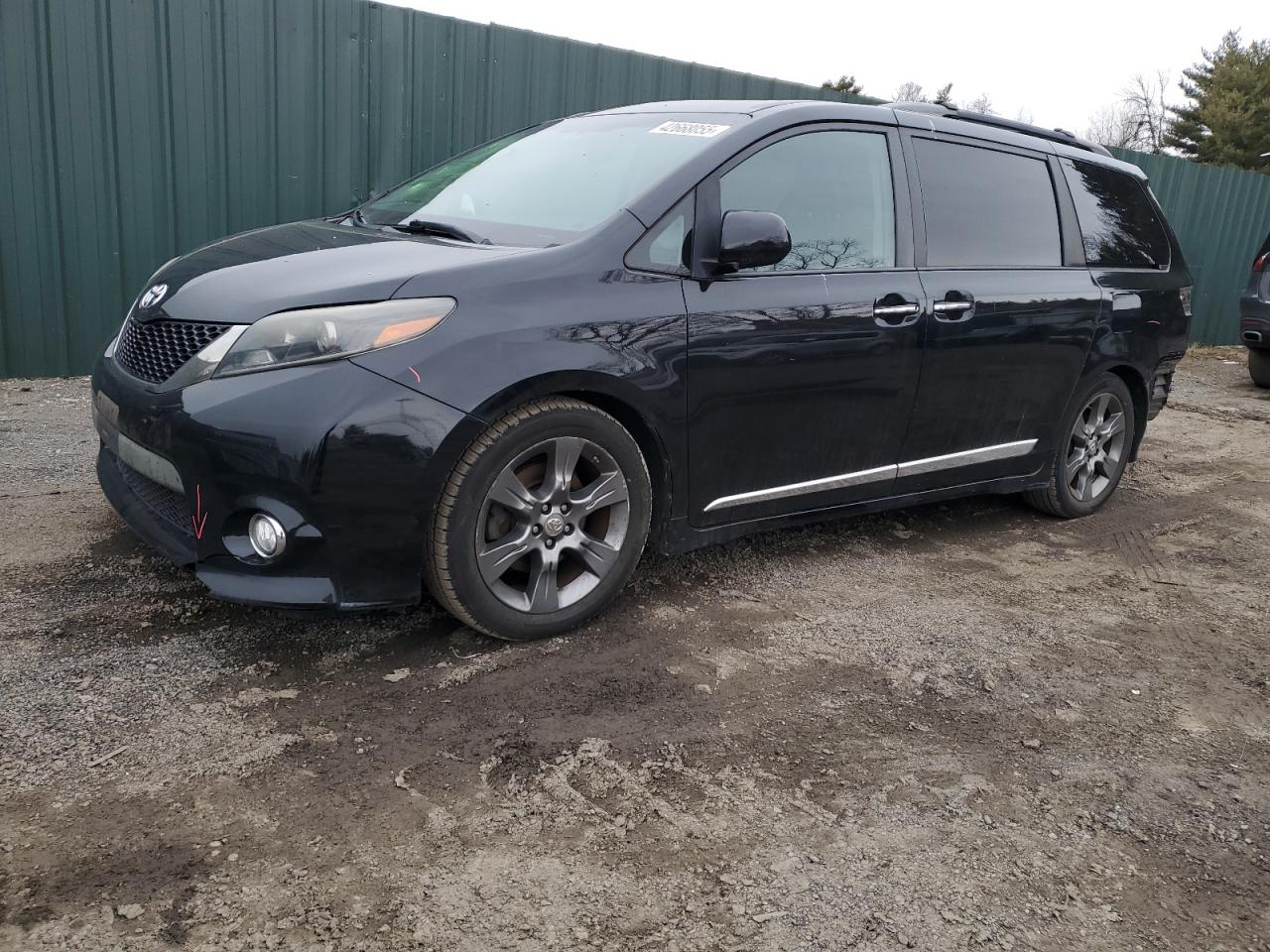 2015 Toyota Sienna - Image 1