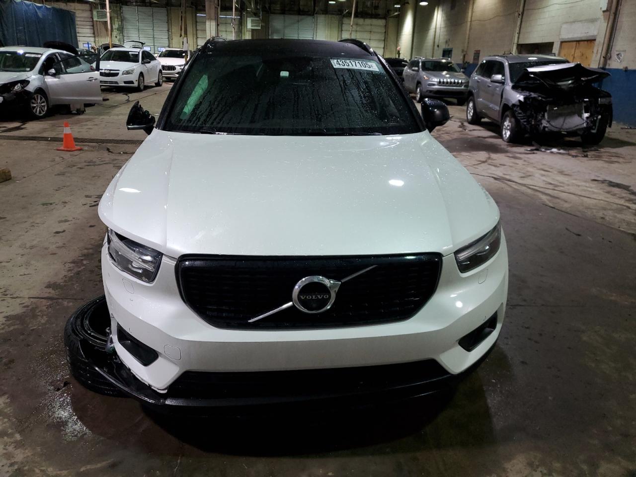 2021 Volvo XC40 - Image 5