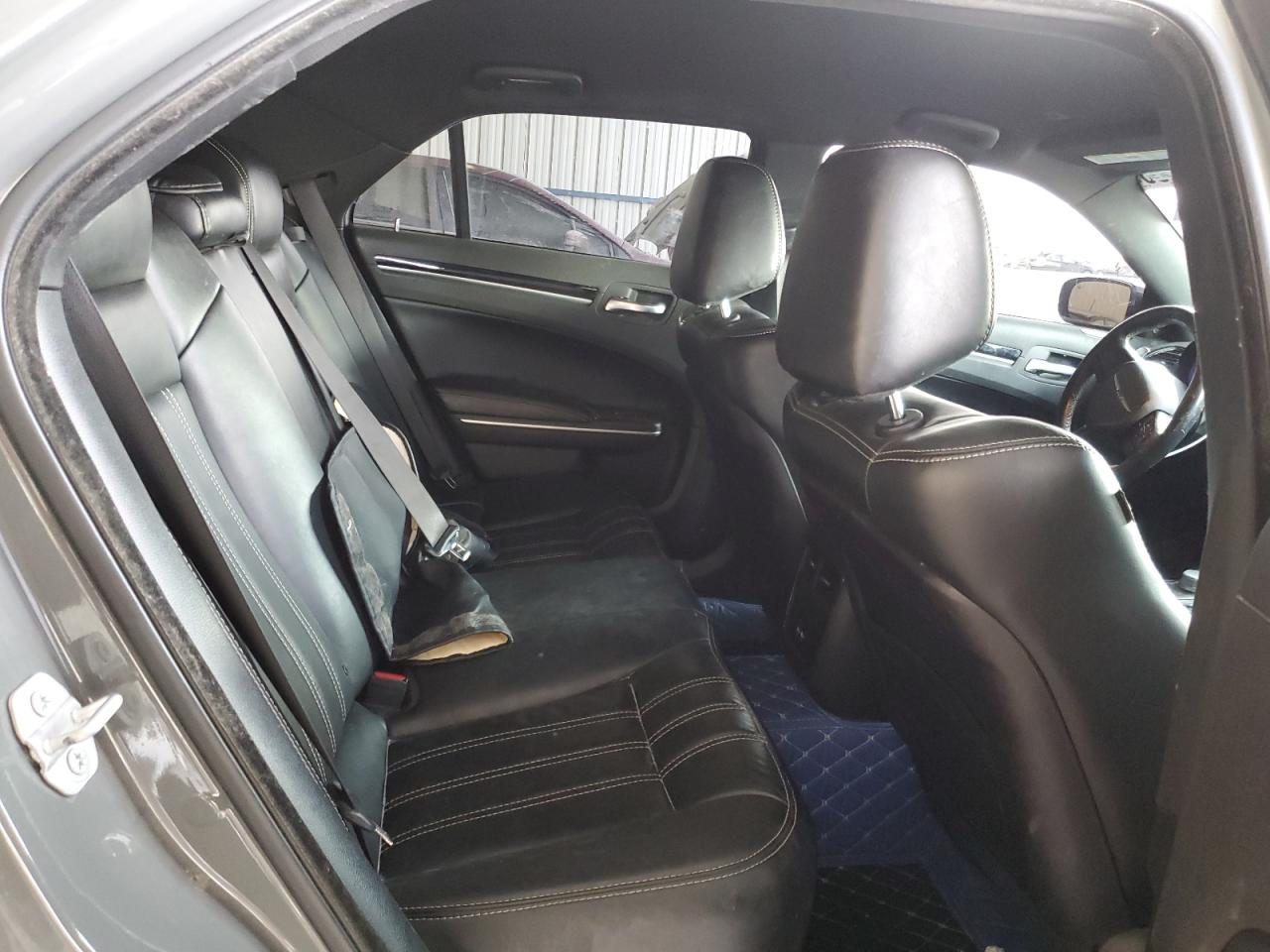 2019 Chrysler 300 - Image 10