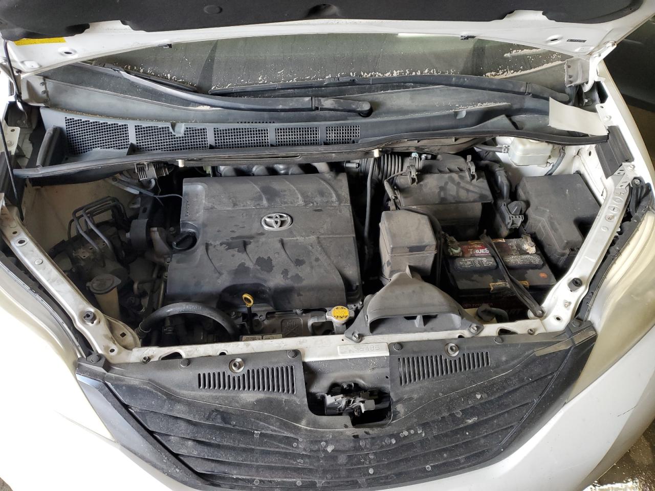 2011 Toyota Sienna - Image 12