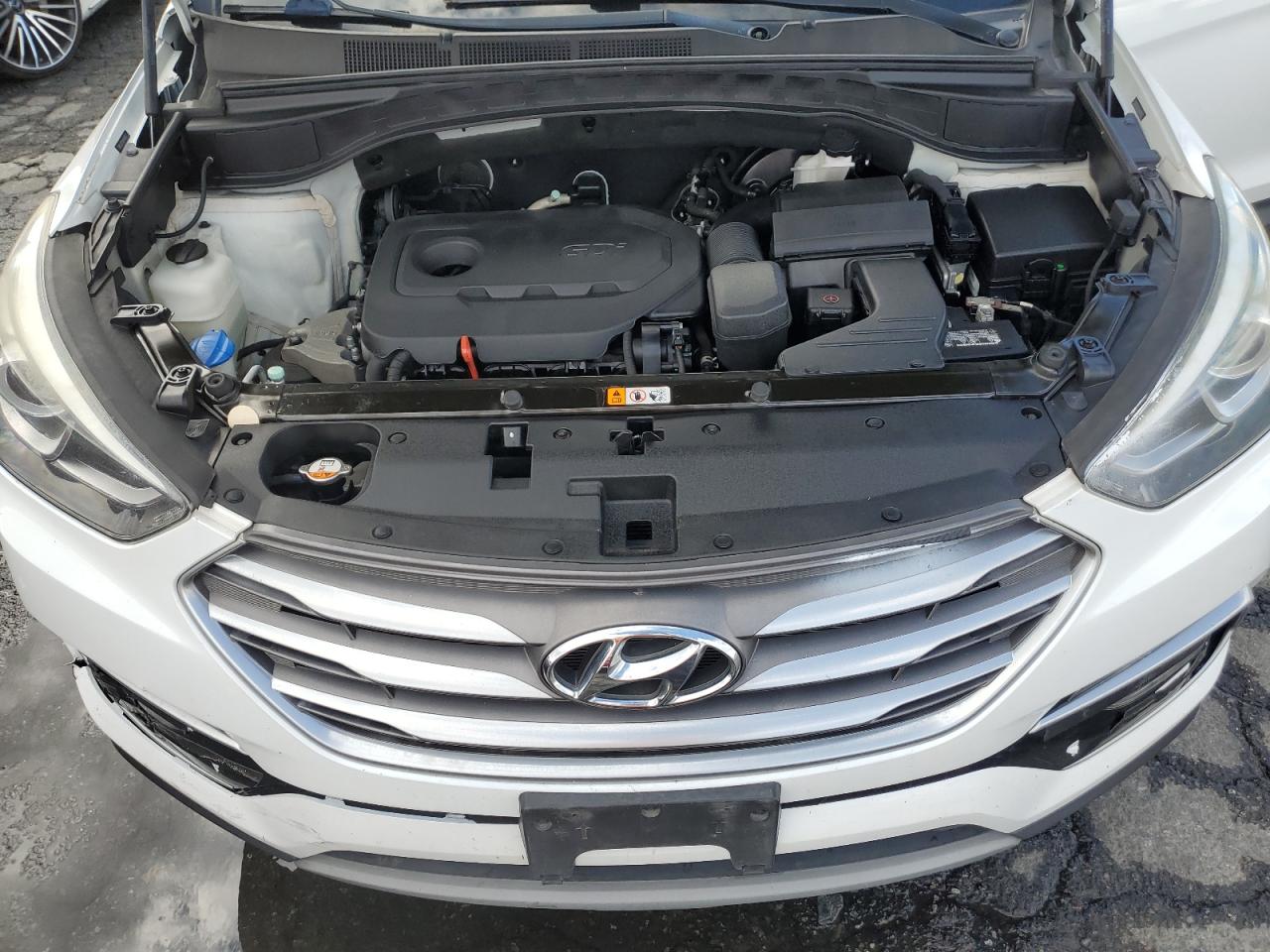 2018 Hyundai Santa Fe - Image 12