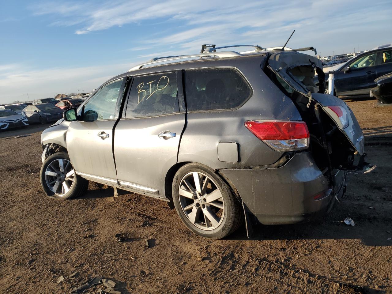 2015 Nissan Pathfinder - Image 2