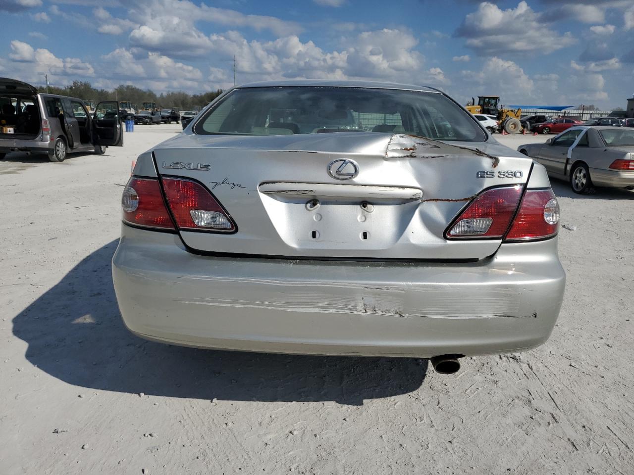 2004 Lexus ES - Image 6