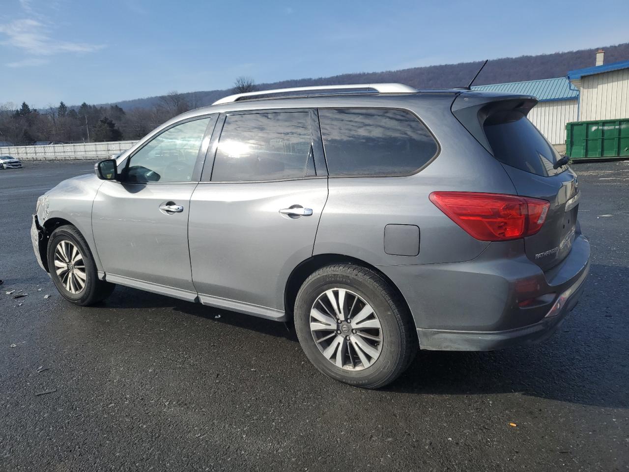 2018 Nissan Pathfinder - Image 2