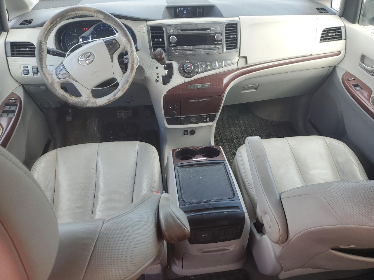 2012 Toyota Sienna - Image 8