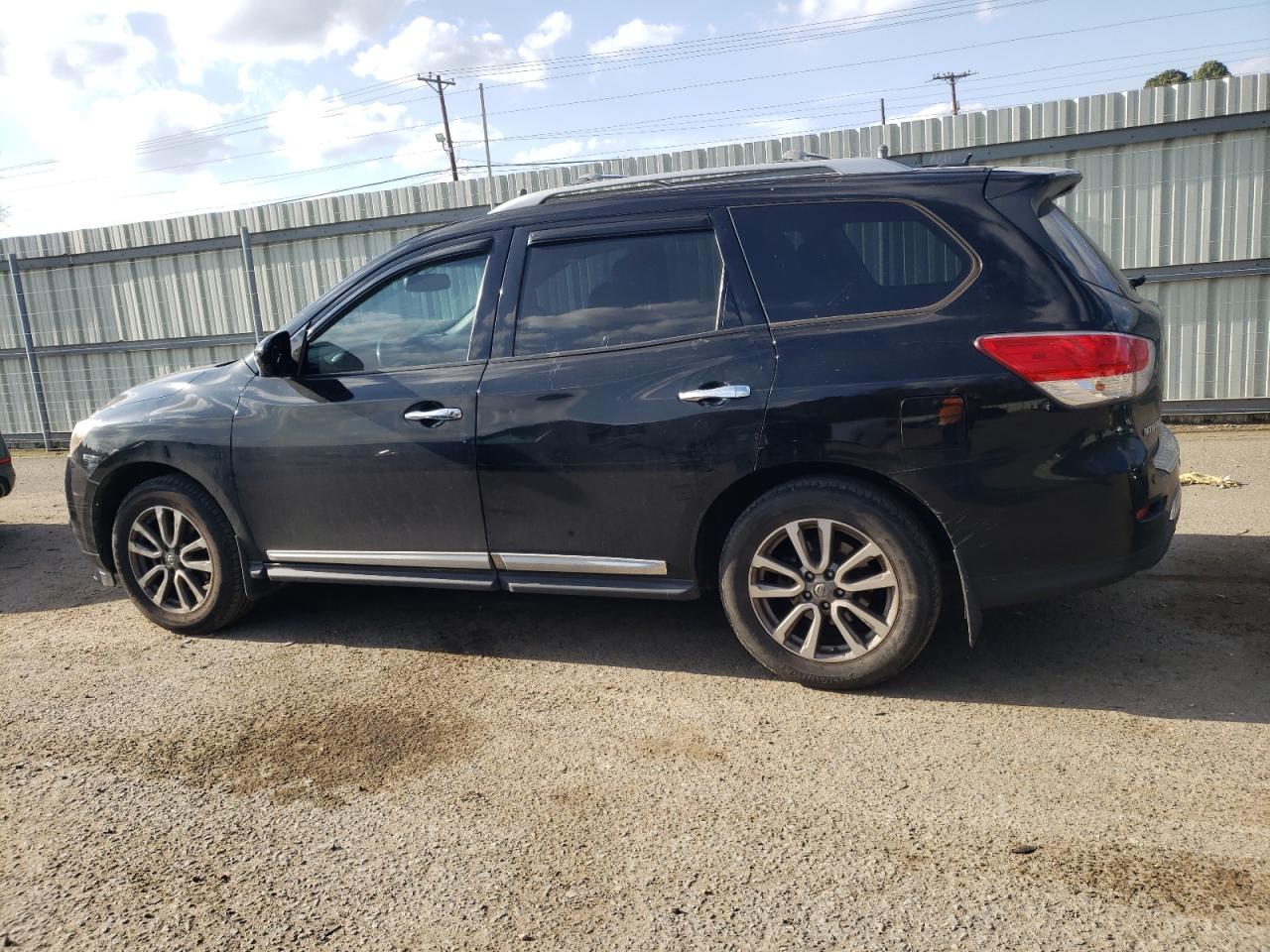 2014 Nissan Pathfinder - Image 2